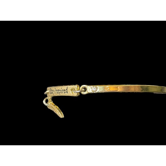 Jessica Simpson Bangle Bracelet Chain Dangle Feather Be Inspired- Gold Toned - Picture 3 of 6